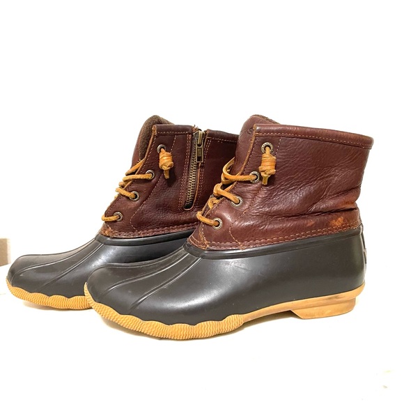 Women’s Size 6 Sperry Saltwater Duck Boot, slightly worn, great condition. - Picture 2 of 4
